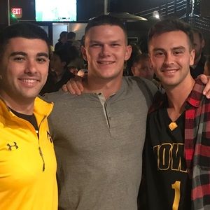 Meet your Posher, Max